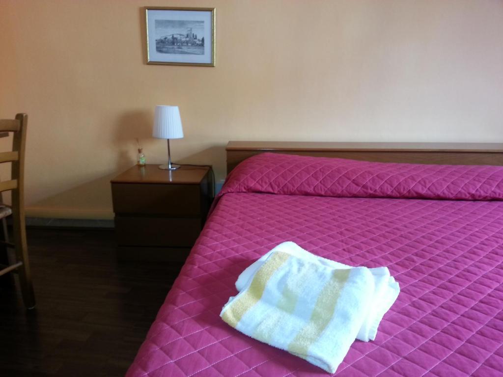 A Due Passi Dal Treno Apartman Pisa Szoba fotó