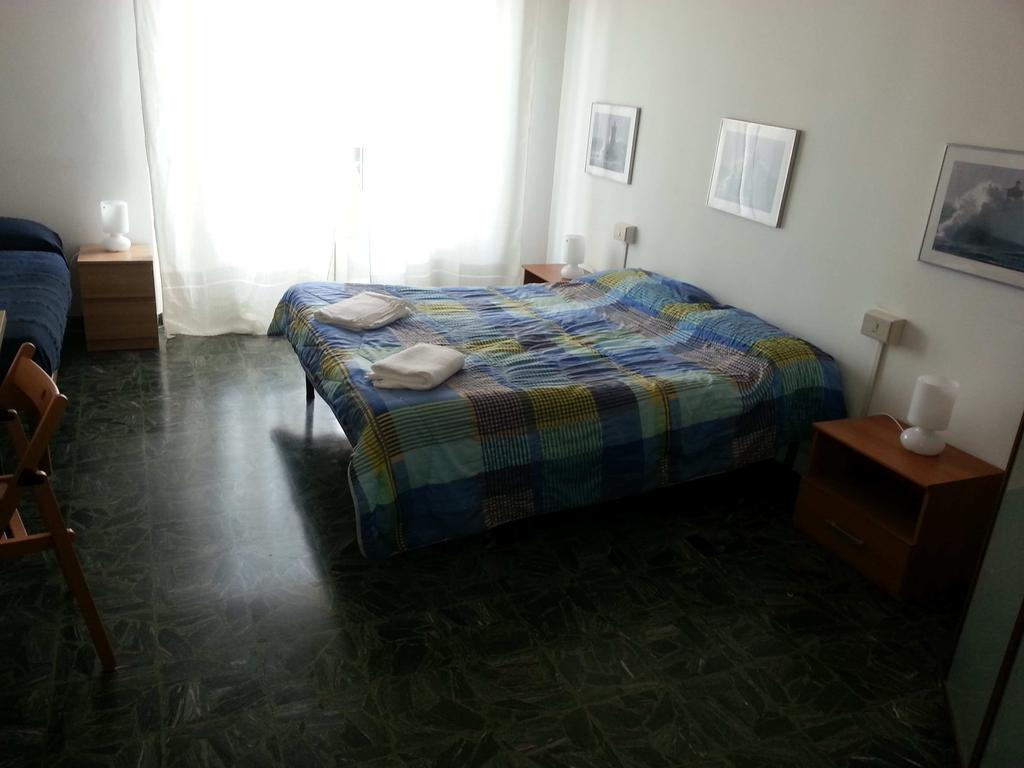 A Due Passi Dal Treno Apartman Pisa Szoba fotó